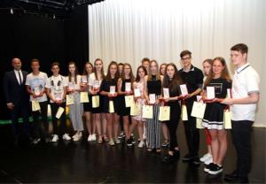 Počastili dan državnosti; župan z najboljšimi učenci 8